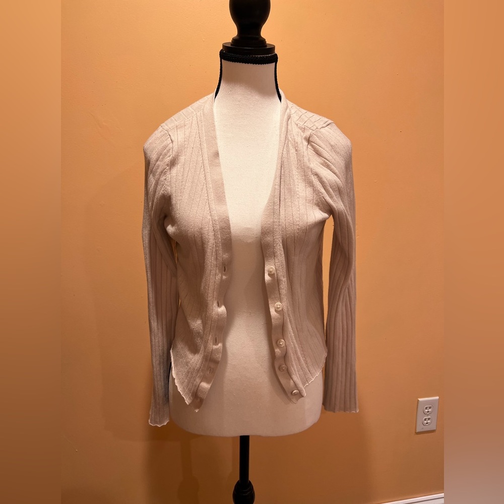 Abrocrombie and Fitch Beige mid cover up